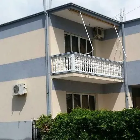 Klinti Hotell Velipojë